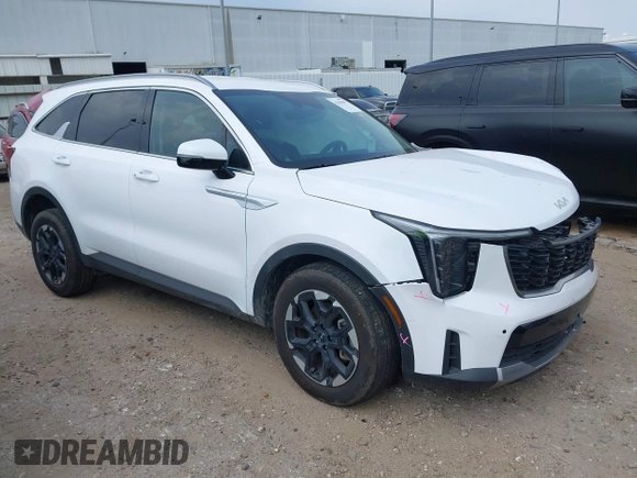 2024 Kia Sorento S z VIN 5XYRLDJC9RG292270, wystawiony jako IAAI lot #42316441 z przebiegiem 25 657 mil mil oraz . Historia ofert i sprzedaży dostępna na DreamBid. Obrazek 1.