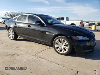 2017 Jaguar XF 35t Premium with VIN SAJBD4BVXHCY38626, listed as a Copart auction lot 42086244 with 58,160 mi miles. Bid and sale history available at carsss.com. Image 4.