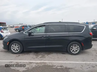 2020 Chrysler Voyager LXi z VIN 2C4RC1DG5LR164284, wystawiony jako IAAI lot #42055376 z przebiegiem 143 474 mil mil oraz . Historia ofert i sprzedaży dostępna na DreamBid. Obrazek 14.
