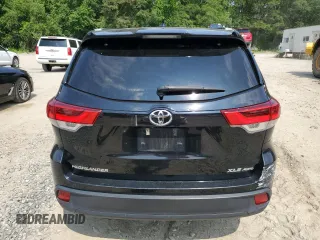 2017 Toyota Highlander XLE with VIN 5TDJZRFH9HS461668, listed as a Copart auction lot 60532375 with 82,923 mi miles and Salvage title. Bid and sale history available at DreamBid. Image 6.