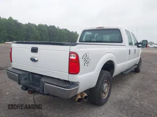 2015 Ford F-250 Lariat z VIN 1FT7W2BT8FEA55629, wystawiony jako IAAI lot #42285837 z przebiegiem 105 684 mil mil oraz . Historia ofert i sprzedaży dostępna na DreamBid. Obrazek 4.