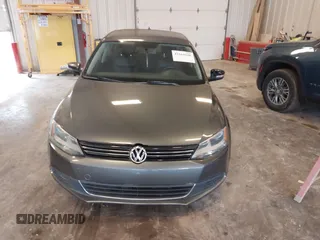 2014 Volkswagen Jetta SE z VIN 3VWD07AJ2EM400385, wystawiony jako IAAI lot #42668600 z przebiegiem 172 180 mil mil oraz . Historia ofert i sprzedaży dostępna na DreamBid. Obrazek 6.