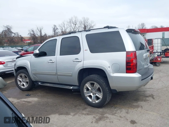 2013 Chevrolet Tahoe LT z VIN 1GNSKBE08DR166024, wystawiony jako IAAI lot #41768851 z przebiegiem 198 302 mil mil oraz . Historia ofert i sprzedaży dostępna na DreamBid. Obrazek 15.