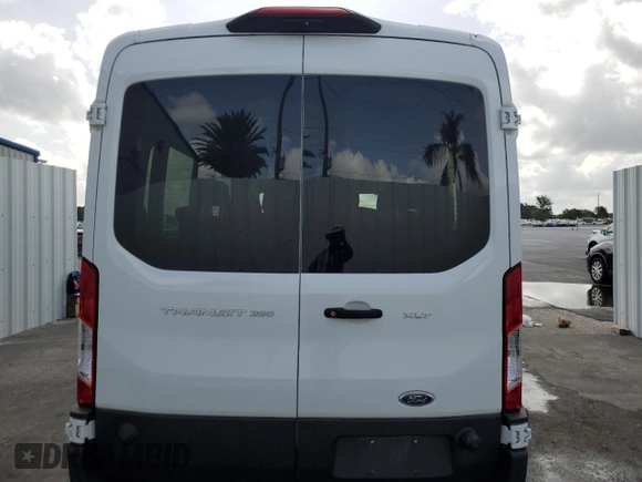 2024 Ford Transit Passenger XL z VIN 1FBAX2C85RKA36446, wystawiony jako Copart lot #60238785 z przebiegiem 325 mil mil oraz Czysty tytuł • Clean title. Historia ofert i sprzedaży dostępna na DreamBid. Obrazek 6.