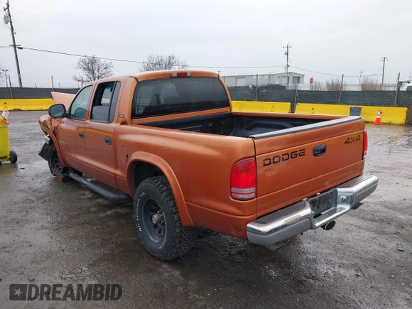2000 Dodge Dakota Sport with VIN 1B7GG2AN7YS645552, listed as a IAAI auction lot 41811635 with 194,498 mi miles and . Bid and sale history available at carsss.com. Image 3.