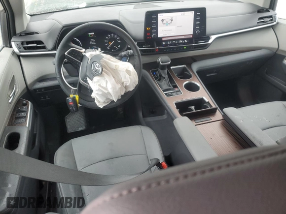 2024 Toyota Sienna XLE with VIN 5TDYSKFC8RS150152, listed as a Copart auction lot 86604424 with 22,485 mi miles and Salvage Title. Bid and sale history available at DreamBid. Image 8.