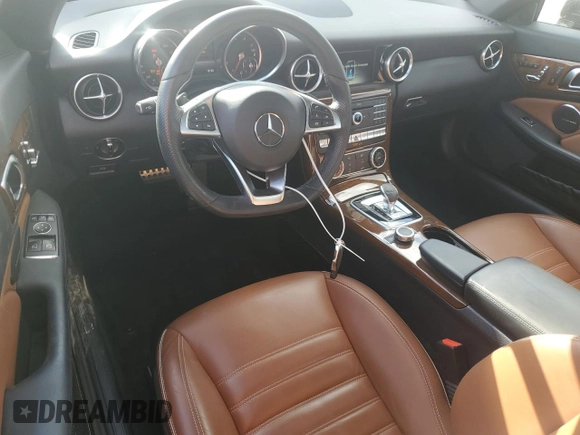 2018 Mercedes-Benz SLC 300 z VIN WDDPK3JA0JF151653, wystawiony jako Copart lot #85726674 z przebiegiem 25 147 mil mil oraz Szkoda całkowita • Salvage title. Historia ofert i sprzedaży dostępna na DreamBid. Obrazek 8.