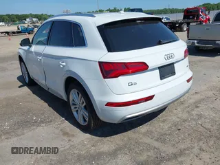 2019 Audi Q5 Premium Plus z VIN WA1BNAFY1K2139360, wystawiony jako IAAI lot #42465344 z przebiegiem 84 156 mil mil oraz . Historia ofert i sprzedaży dostępna na DreamBid. Obrazek 3.