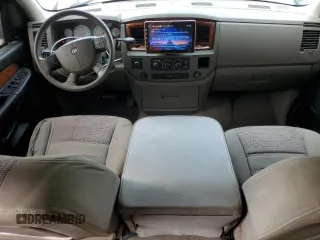 2006 Dodge 1500 SLT z VIN 1D7HU18226S669733, wystawiony jako Copart lot #55410335 z przebiegiem 143 781 mil mil oraz Szkoda całkowita • Salvage title. Historia ofert i sprzedaży dostępna na DreamBid. Obrazek 8.