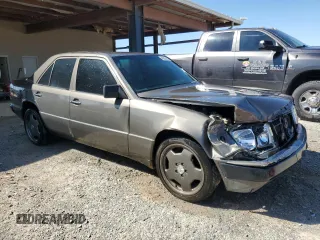 1992 Mercedes-Benz 300 with VIN WDBEA26E2NB668491, listed as a Copart auction lot 49306465 with 272,343 mi miles and Salvage Title. Bid and sale history available at DreamBid. Image 4.