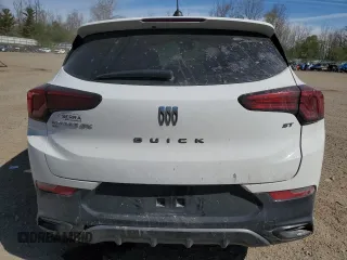 2024 Buick Encore GX Sport Touring z VIN KL4AMESL1RB078327, wystawiony jako Copart lot #54906155 z przebiegiem 48 010 mil mil oraz Nie do naprawy • Non repairable. Historia ofert i sprzedaży dostępna na DreamBid. Obrazek 6.