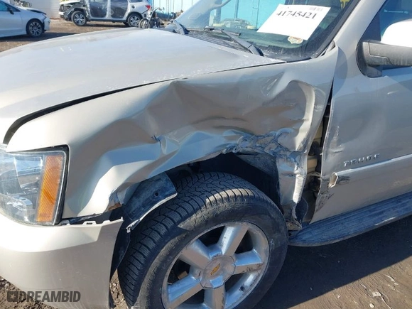 2007 Chevrolet Tahoe LT with VIN 1GNFK13007R126233, listed as a IAAI auction lot 41745421 with 231,451 mi miles. Bid and sale history available at carsss.com. Image 6.