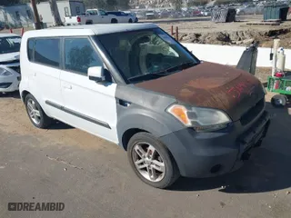2010 Kia Soul ! with VIN KNDJT2A29A7161270, listed as a IAAI auction lot 41848271 with 210,174 mi miles. Bid and sale history available at carsss.com. Image 1.