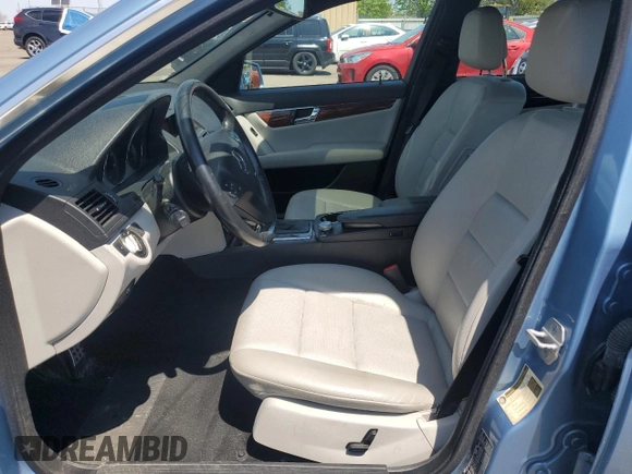 2011 Mercedes-Benz C 300 Sport z VIN WDDGF8BB1BR145367, wystawiony jako Copart lot #54408205 z przebiegiem 111 867 mil mil oraz Szkody całkowita. Historia ofert i sprzedaży dostępna na DreamBid. Obrazek 7.