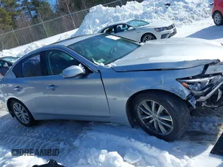 2015 Infiniti Q50 Premium z VIN JN1BV7ARXFM395132, wystawiony jako IAAI lot #41618895 z przebiegiem 96 951 mil mil oraz . Historia ofert i sprzedaży dostępna na DreamBid. Obrazek 12.