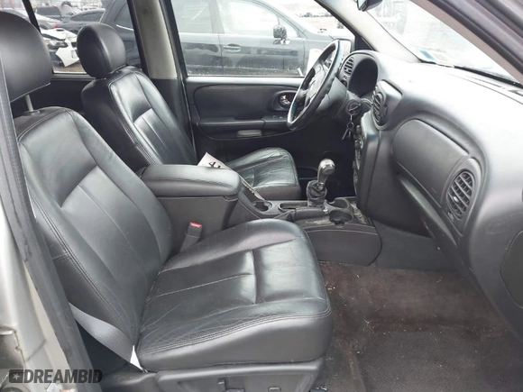 2006 Chevrolet TrailBlazer LS with VIN 1GNDT13S062109803, listed as a IAAI auction lot 41909999 with 192,506 mi miles. Bid and sale history available at carsss.com. Image 5.