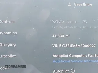 2021 Tesla Model 3 Standard Range Plus z VIN 5YJ3E1EA3MF060027, wystawiony jako IAAI lot #42319107 z przebiegiem 44 339 mil mil oraz . Historia ofert i sprzedaży dostępna na DreamBid. Obrazek 14.