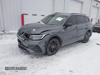2022 Volkswagen Tiguan SE R-Line Black z VIN 3VVCB7AX9NM024296, wystawiony jako IAAI lot #41592795 z przebiegiem 45 308 mil mil oraz . Historia ofert i sprzedaży dostępna na DreamBid. Obrazek 18.
