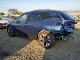2025 BMW iX xDrive50 with VIN WB523CF01SCT04234, listed as a Copart auction lot 43649065 with 2,189 mi miles and Salvage Title. Bid and sale history available at carsss.com. Image 2.