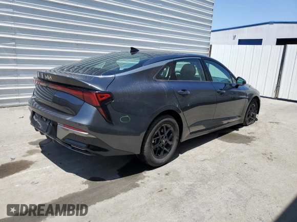 2025 Kia K5 LXS z VIN KNAG24J71S5316232, wystawiony jako Copart lot #61090395 z przebiegiem 12 898 mil mil oraz Czysty tytuł • Clean title. Historia ofert i sprzedaży dostępna na DreamBid. Obrazek 3.