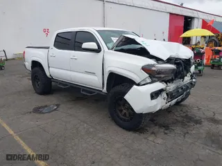2016 Toyota Tacoma SR with VIN 3TMCZ5AN6GM026510, listed as a IAAI auction lot 41707955 with 112,261 mi miles. Bid and sale history available at carsss.com. Image 1.