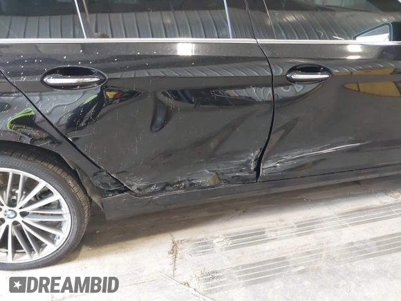 2018 BMW 5 Series 530i xDrive with VIN WBAJA7C57JWC76417, listed as a IAAI auction lot 42318400 with 64,367 mi miles and . Bid and sale history available at DreamBid. Image 6.