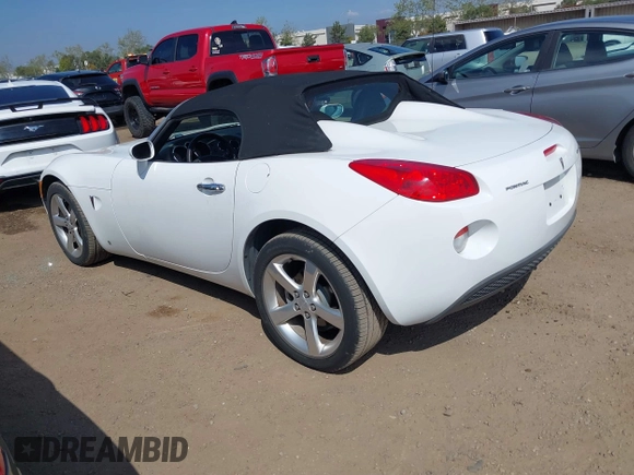 2006 Pontiac Solstice z VIN 1G2MB33B96Y101689, wystawiony jako IAAI lot #41891437 z przebiegiem 108 295 mil mil oraz . Historia ofert i sprzedaży dostępna na DreamBid. Obrazek 3.