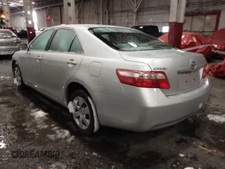 2009 Toyota Camry z VIN 4T1BE46KX9U352465, wystawiony jako IAAI lot #41518299 z przebiegiem 107 348 mil mil oraz . Historia ofert i sprzedaży dostępna na DreamBid. Obrazek 3.