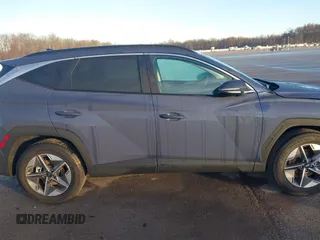 2025 Hyundai Tucson SEL Convenience with VIN 5NMJCCDE3SH450571, listed as a IAAI auction lot 41114590 with 3,692 mi miles and . Bid and sale history available at DreamBid. Image 14.