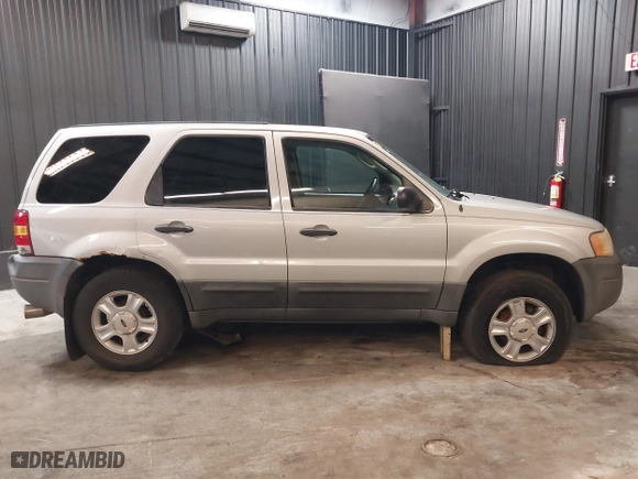 2004 Ford Escape XLT with VIN 1FMYU03164KA95424, listed as a IAAI auction lot 41810929 with 229,539 mi miles. Bid and sale history available at carsss.com. Image 13.