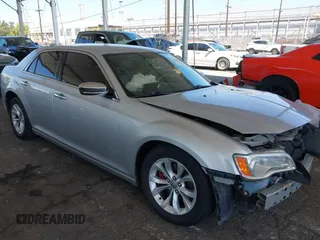 2012 Chrysler 300 Limited z VIN 2C3CCACG4CH223309, wystawiony jako IAAI lot #42217932 z przebiegiem 119 961 mil mil oraz . Historia ofert i sprzedaży dostępna na DreamBid. Obrazek 1.