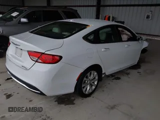2015 Chrysler 200 C z VIN 1C3CCCCB4FN607229, wystawiony jako IAAI lot #42242525 z przebiegiem 133 653 mil mil oraz . Historia ofert i sprzedaży dostępna na DreamBid. Obrazek 4.