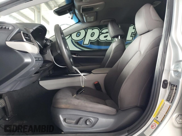 2018 Toyota Camry LE z VIN JTNB11HK8J3025709, wystawiony jako Copart lot #56763315 z przebiegiem 157 941 mil mil oraz Szkoda całkowita • Salvage title. Historia ofert i sprzedaży dostępna na DreamBid. Obrazek 7.