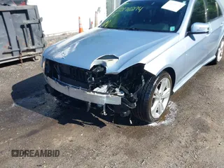 2013 Mercedes-Benz E 350 Luxury z VIN WDDHF5KB8DA670978, wystawiony jako IAAI lot #42176274 z przebiegiem 156 039 mil mil oraz . Historia ofert i sprzedaży dostępna na DreamBid. Obrazek 6.