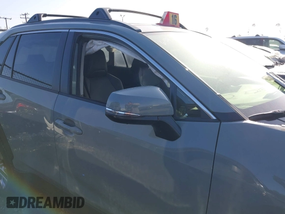 2023 Toyota RAV4 XLE Premium z VIN JTMA1RFV7PJ041609, wystawiony jako IAAI lot #41861931 z przebiegiem 18 862 mil mil oraz . Historia ofert i sprzedaży dostępna na DreamBid. Obrazek 13.