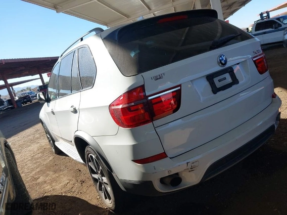 2013 BMW X5 xDrive35i with VIN 5UXZV4C52D0B05931, listed as a IAAI auction lot 41305939 with 140,800 mi miles. Bid and sale history available at carsss.com. Image 3.