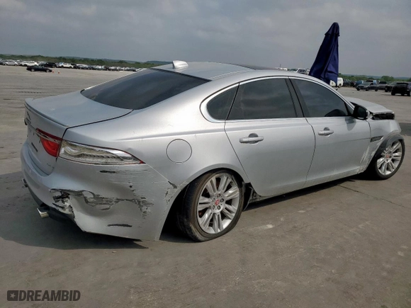 2016 Jaguar XF 35t Premium with VIN SAJBD4BVXGCY14583, listed as a Copart auction lot 51460045 with 74,672 mi miles and Salvage Title. Bid and sale history available at carsss.com. Image 3.