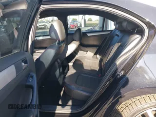 2013 Volkswagen Jetta GLI Autobahn z VIN 3VW4A7AJ9DM381412, wystawiony jako IAAI lot #42378360 z przebiegiem 125 910 mil mil oraz . Historia ofert i sprzedaży dostępna na DreamBid. Obrazek 8.