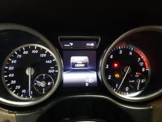 2014 Mercedes-Benz GL 450 z VIN 4JGDF7CE9EA345301, wystawiony jako Copart lot #49129005 z przebiegiem 120 981 mil mil oraz Szkoda całkowita • Salvage title. Historia ofert i sprzedaży dostępna na DreamBid. Obrazek 9.