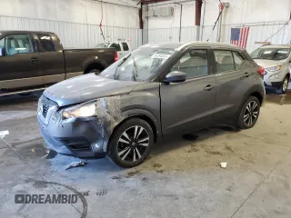 2019 Nissan Kicks S z VIN 3N1CP5CU5KL527934, wystawiony jako Copart lot #56354865 z przebiegiem 134 063 mil mil oraz Czysty tytuł • Clean title. Historia ofert i sprzedaży dostępna na DreamBid. Obrazek 1.