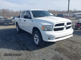 2018 Ram 1500 Express z VIN 3C6RR7KG7JG198449, wystawiony jako IAAI lot #41611045 z przebiegiem 101 135 mil mil oraz . Historia ofert i sprzedaży dostępna na DreamBid. Obrazek 1.