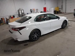 2023 Toyota Camry SE z VIN 4T1G11BK2PU083901, wystawiony jako IAAI lot #41776738 z przebiegiem 31 548 mil mil oraz . Historia ofert i sprzedaży dostępna na DreamBid. Obrazek 4.