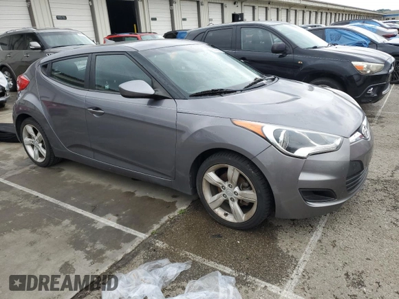 2013 Hyundai Veloster w/Red Int z VIN KMHTC6AD4DU088649, wystawiony jako Copart lot #58329295 z przebiegiem 174 798 mil mil oraz Czysty tytuł • Clean title. Historia ofert i sprzedaży dostępna na DreamBid. Obrazek 4.
