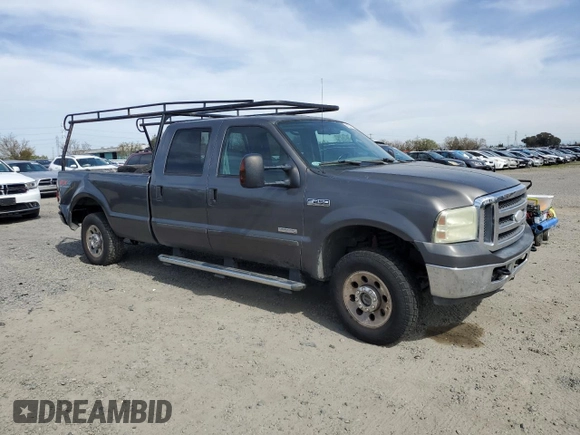 2005 Ford F-250 XL z VIN 1FTSW21P55EC86436, wystawiony jako Copart lot #48553635 z przebiegiem 172 583 mil mil oraz Szkoda całkowita • Salvage title. Historia ofert i sprzedaży dostępna na DreamBid. Obrazek 4.