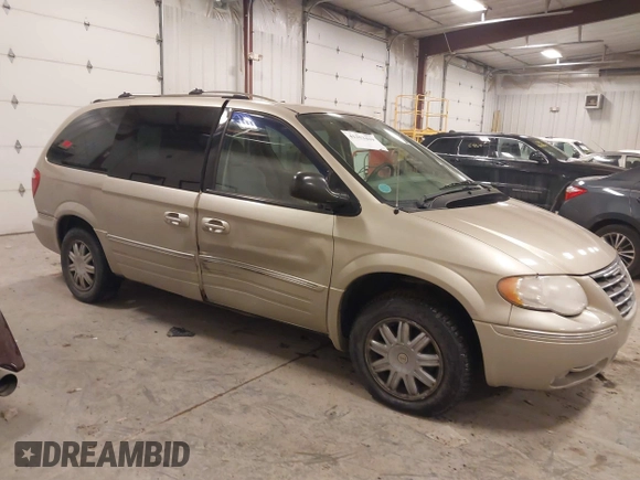 2006 Chrysler Town & Country LWB Limited with VIN 2A8GP64L26R640347, listed as a IAAI auction lot 41353419 with 160,220 mi miles. Bid and sale history available at carsss.com. Image 1.