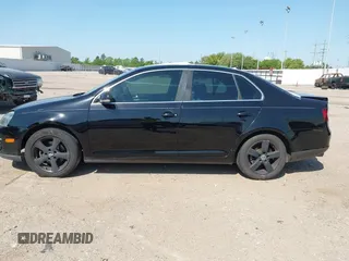 2008 Volkswagen Jetta Sedan SE with VIN 3VWRM71K68M004175, listed as a IAAI auction lot 41981471 with 193,037 mi miles. Bid and sale history available at carsss.com. Image 14.