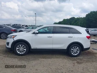 2017 Kia Sorento LX z VIN 5XYPGDA57HG197895, wystawiony jako IAAI lot #42265132 z przebiegiem 100 154 mil mil oraz . Historia ofert i sprzedaży dostępna na DreamBid. Obrazek 15.