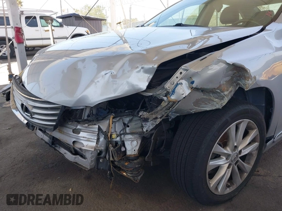 2012 Lexus ES 330 z VIN JTHBK1EGXC2495247, wystawiony jako IAAI lot #42398001 z przebiegiem 135 058 mil mil oraz . Historia ofert i sprzedaży dostępna na DreamBid. Obrazek 6.