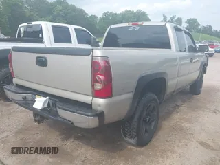 2005 Chevrolet Silverado 1500 Z71 z VIN 1GCEK19B95E162682, wystawiony jako IAAI lot #42270833 z przebiegiem 180 741 mil mil oraz . Historia ofert i sprzedaży dostępna na DreamBid. Obrazek 4.