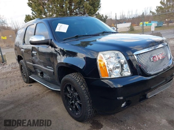 2012 GMC Yukon Denali with VIN 1GKS2EEF8CR320121, listed as a IAAI auction lot 41976562 with 157,050 mi miles. Bid and sale history available at carsss.com. Image 1.